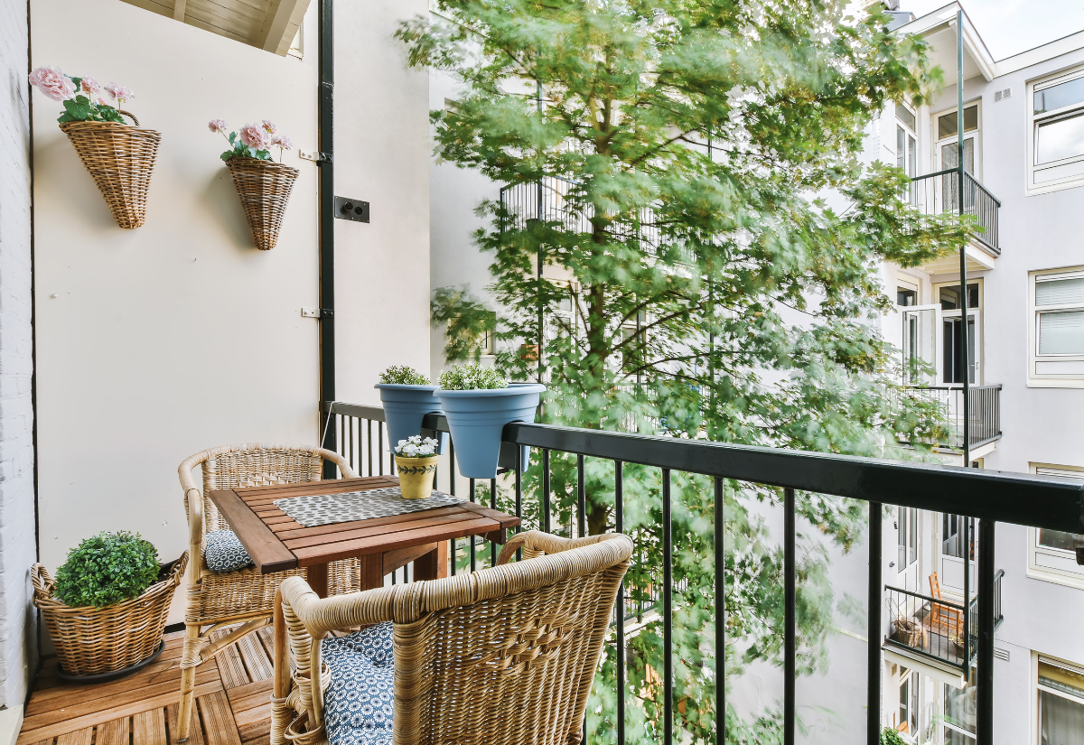 Premena malého balkóna na bylinkovú záhradku